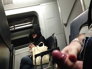 Pornô câmera escondida "flash" no trem de ver foto porra de trem