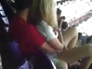 Pornô de meninas de redes sociais com seus dedos menina públicas jogos de esportes, jogar dedos