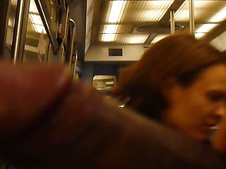 Pornô rabo de qualidade hd on-line menina piscando no metrô de paris humm