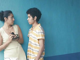 Idade madura, mulher e menino muito quente cena de sexo quente maduro