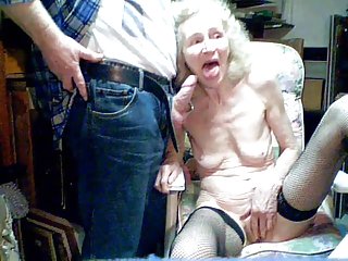 Velha avó de 70 anos chupar neto anos, russa do porno em um sauna